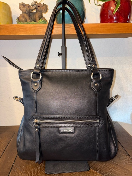 Coach Handbags - 🖤 Coach Black Leather Tote Shoulder Bag | Classic Zip Pocket